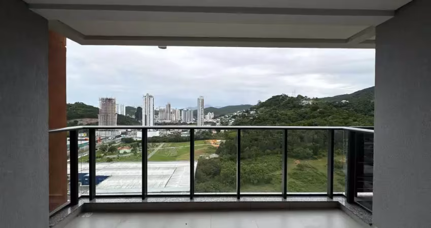 Apartamento com 2 dormitórios sendo 1 suíte, 1 vaga de garagem na praia brava em itajaí