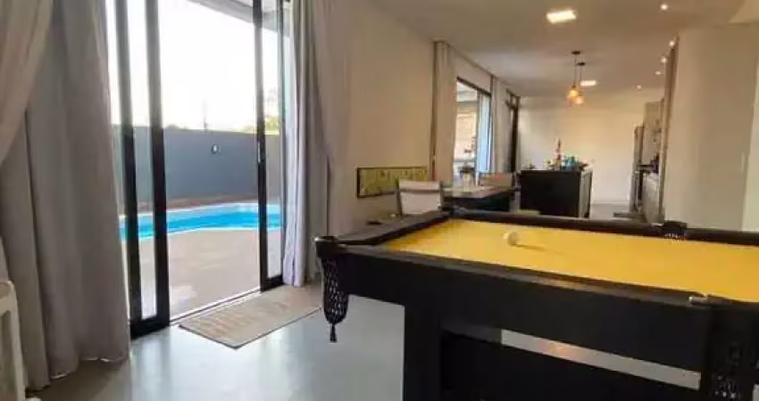 Casa mobiliada com 4 suítes e 2 vagas de garagem em penha/sc.