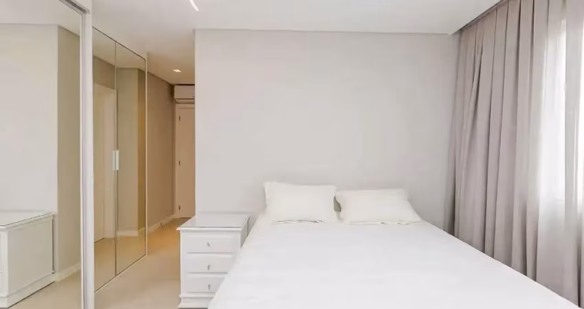 Apartamento mobiliado com 3 dormitórios sendo 1 suíte e 2 vagas de garagem em balneário camboriú