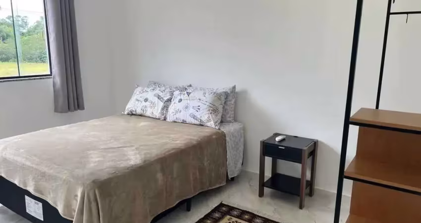 Apartamento mobiliado com 2 dormitórios e 1 vaga de garagem em balneário piçarras