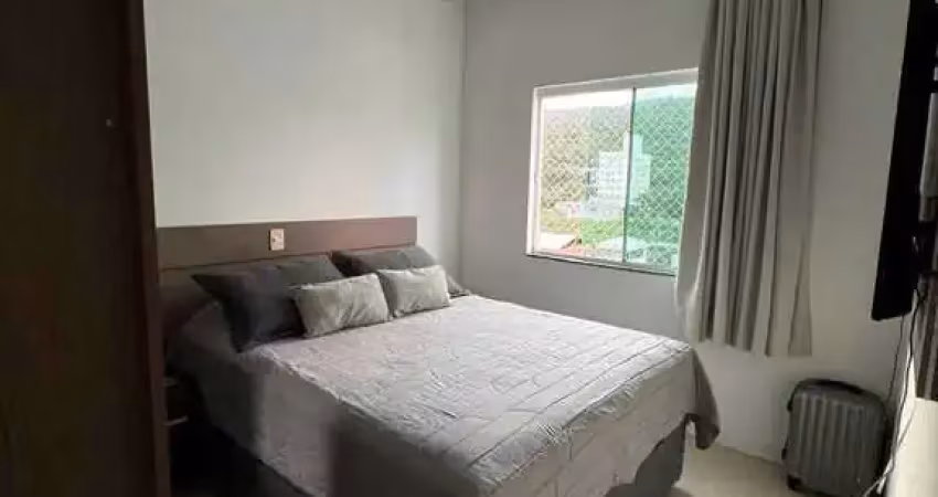 Apartamento mobiliado com 3 dormitórios sendo 1 suíte e 1 vaga em itapema- sc