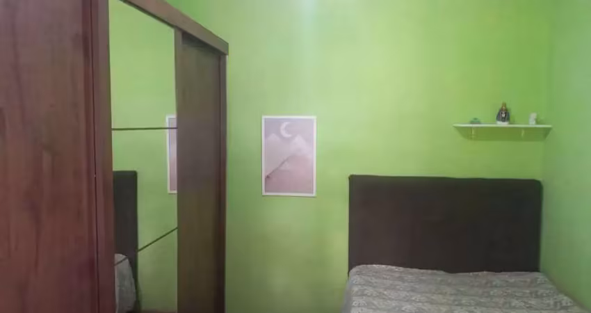 Casa com 4 dormitórios sendo 1 suíte e 5 vagas de garagem aprox. 200m da praia grande penha/sc.