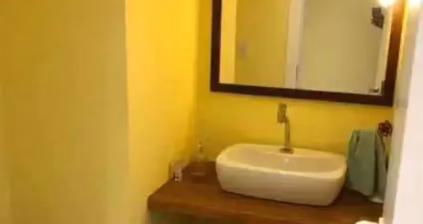 Apartamento frente mar com 2 suítes aprox. 70m da praia na praia de armação em penha/sc.