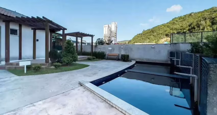 Apartamento mobiliado com 2 suítes e 1 vaga de garagem no bairro ressacada em itajaí