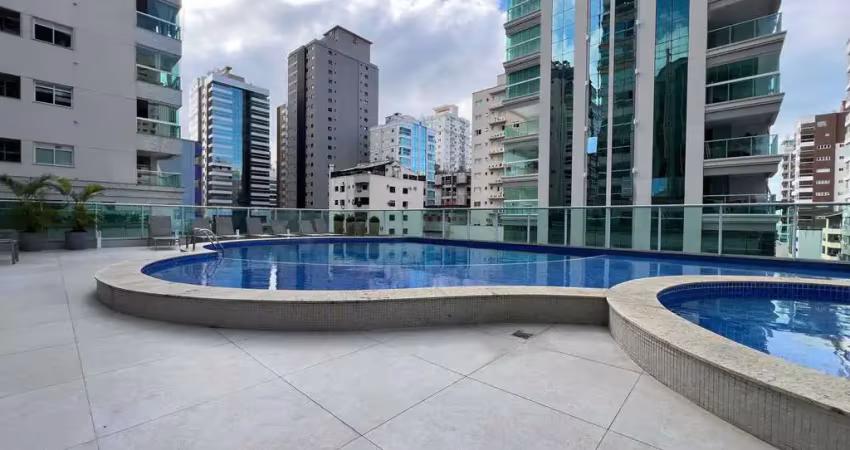 Apartamento vista mar com 3 suítes e 2 vagas de garagem no bairro meia praia em itapema