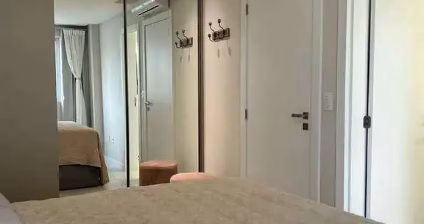 Apartamento mobiliado com 2 suítes e 2 vagas de garagem em balneário camboriú