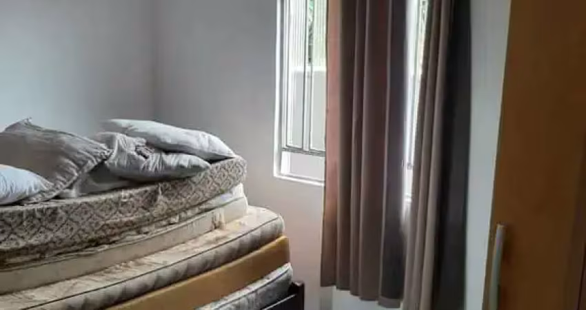 Casa com 2 dormitórios sendo 1 suíte e 4 vagas de garagem a 600m da praia no centro de penha- sc