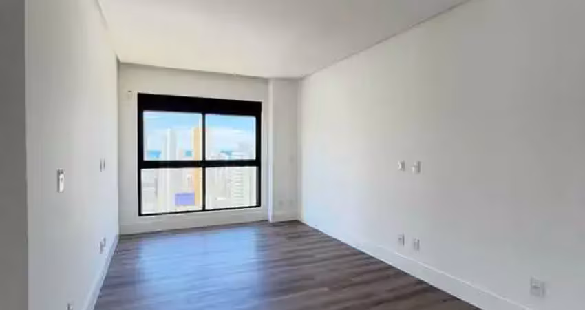 Apartamento com 4 suítes e 2 vagas de garagem no centro de balneário camboriú