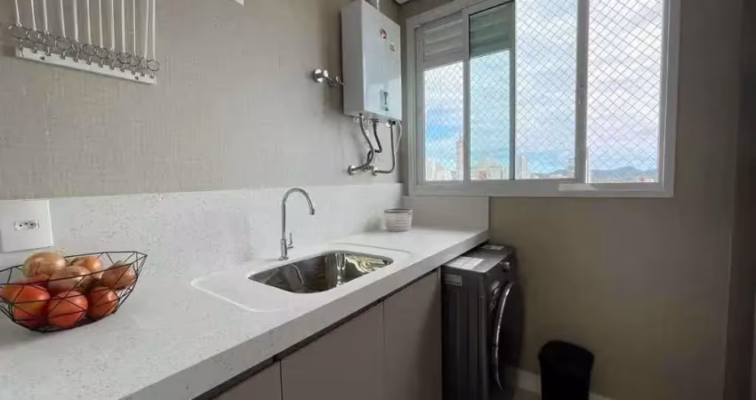 Apartamento mobiliado com 2 suítes, 2 demi-suítes e 3 vagas de garagem em balneário camboriú