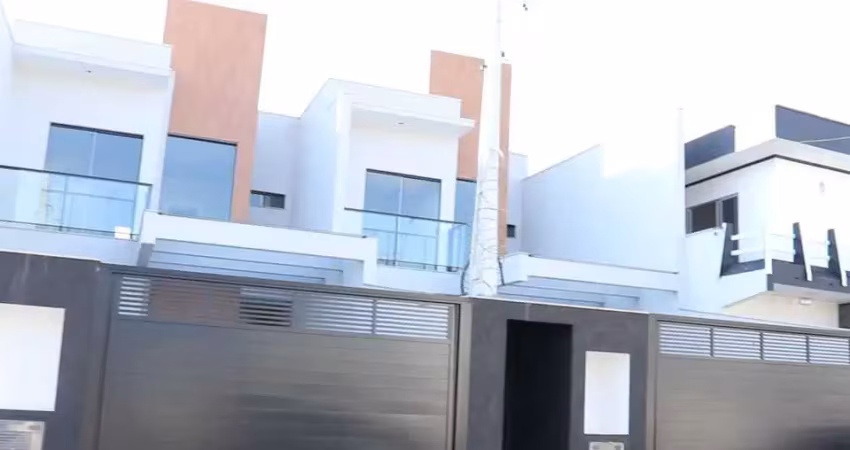 Sobrando com 3 suítes e 2 vagas de garagem em itajaí