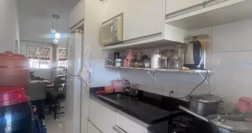 Casa com 2 quartos e 2 garagens em condomínio em camboriú.