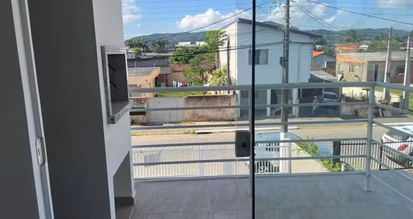 Apartamento com 1 suíte e 1 dormitório, sala e cozinha integrada em balneário piçarras/sc
