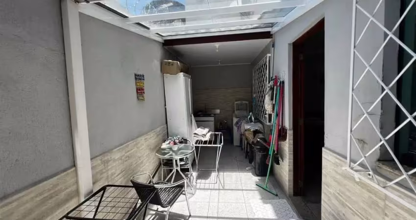 Sobrado com 03 dormitórios , valor de ocasião, no bairro são joão