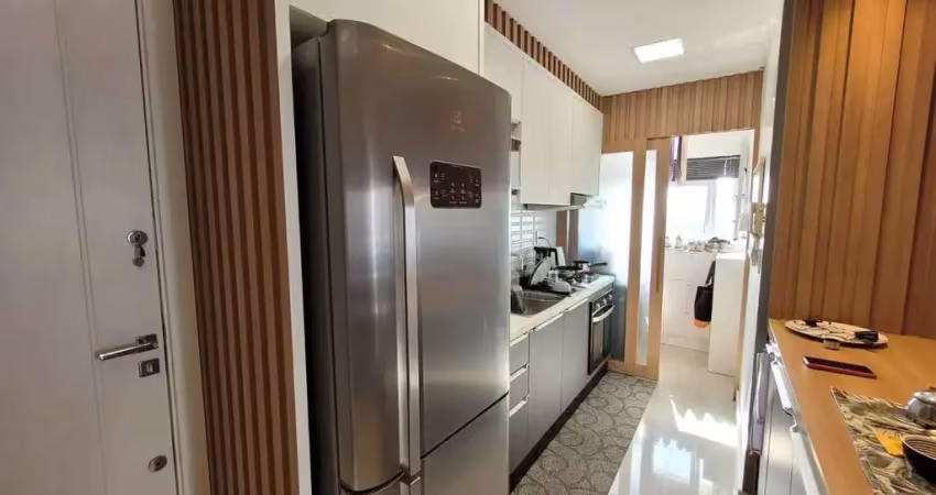 Apartamento mobiliado com 3 dormitórios sendo 1 suíte e 2 vagas de garagem em itajaí
