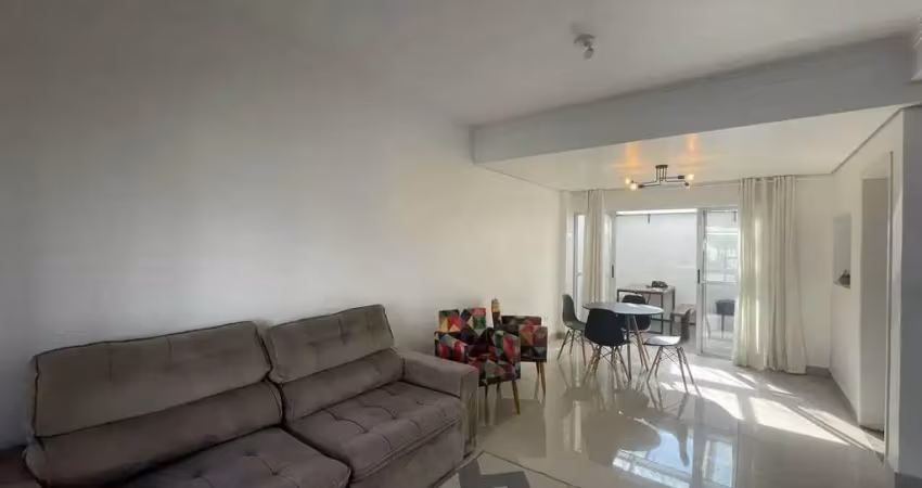 Sobrado com 03 dormitórios sendo 01 suíte e 02 vagas na garagem em curitiba