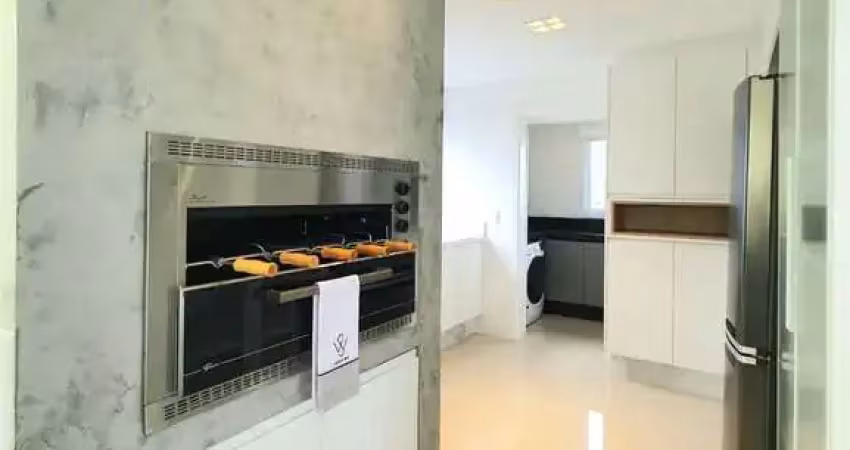 Cobertura duplex mobiliada com 4 suítes e 4 vagas, 300 metros da praia.
