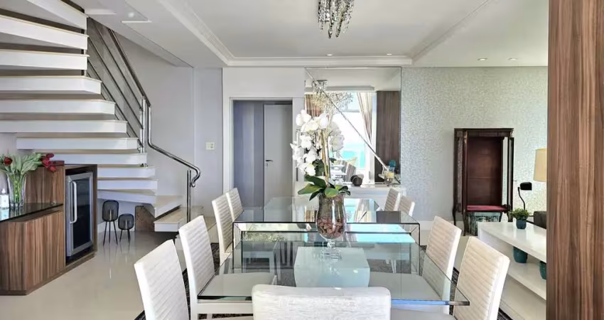 Apartamento finamente mobiliado com 3 suítes e 3 vagas na quadra mar na barra sul