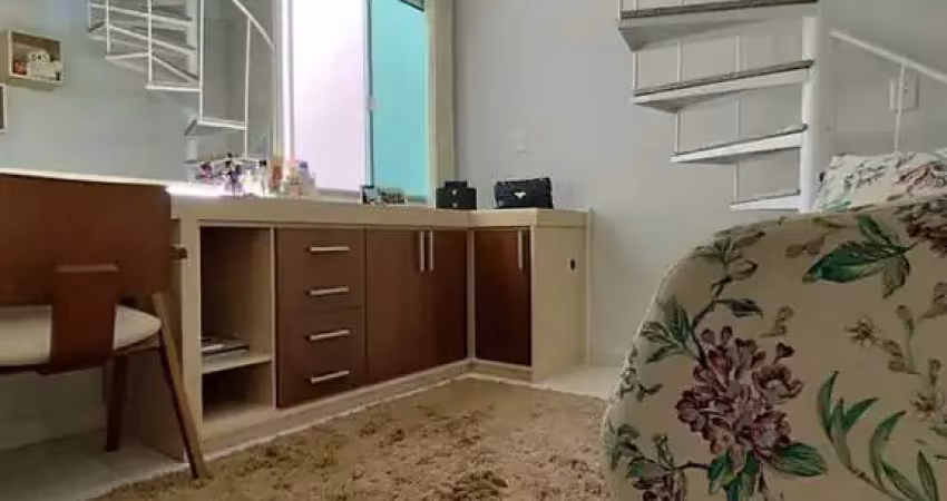 Casa com 3 dormitórios sendo 1 suíte e 2 vagas de garagem no bairro costa cavalcante em itajaí