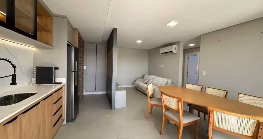 Apartamento mobiliado com 3 dormitórios sendo 1 suíte e 2 vagas de garagem na praia brava - itajaí