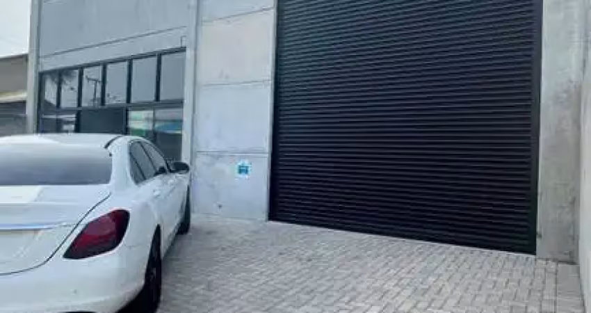 Galpão logístico com 430m2 de área total e 350m2 de área construída em tijucas