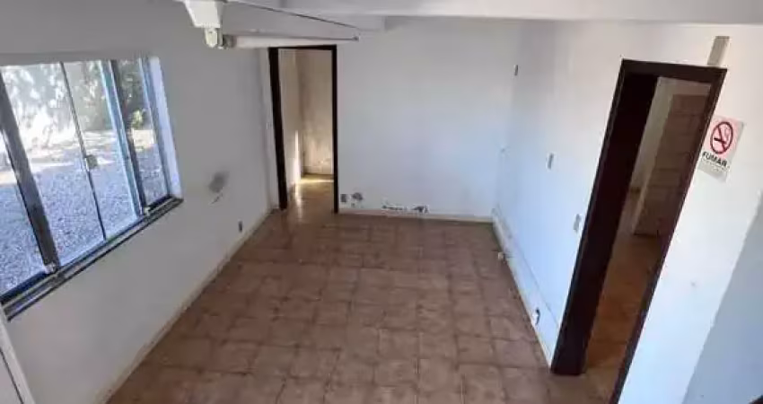 Terreno de 340m² com casa de 2 dormitórios e 1 vaga de garagem zimbros