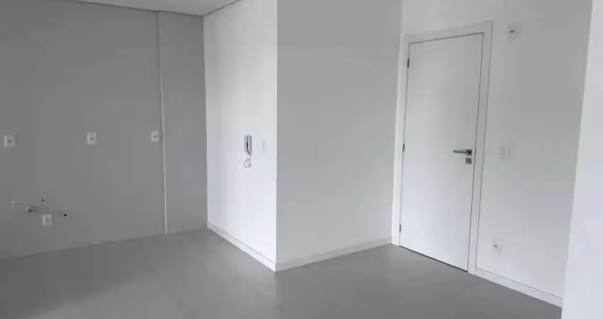 Apartamento com 2 dormitórios sendo 1 suíte e 1 vaga de garagem em balneário camboriú