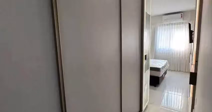Apartamento mobiliado  com 2 suítes e 2 vagas de garagem em balneário perequê