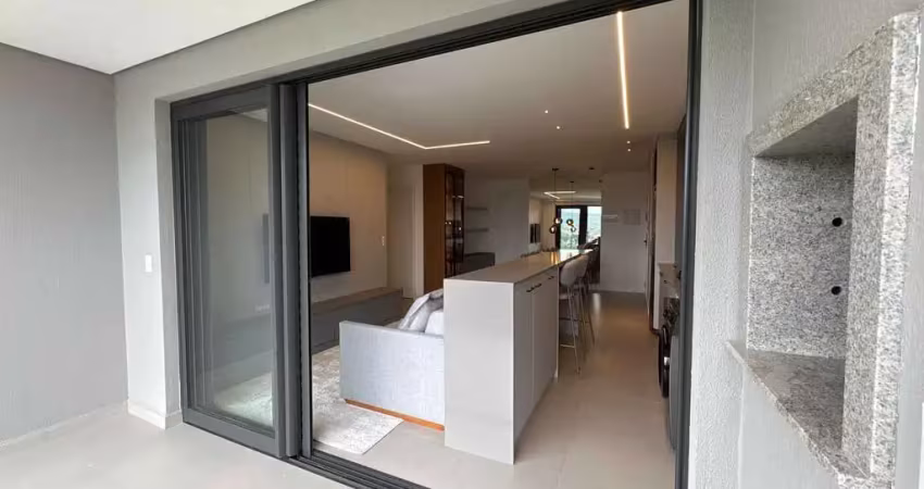 Apartamento com 2 dormitórios sendo 1 suíte, 1 vaga de garagem na praia brava em itajaí