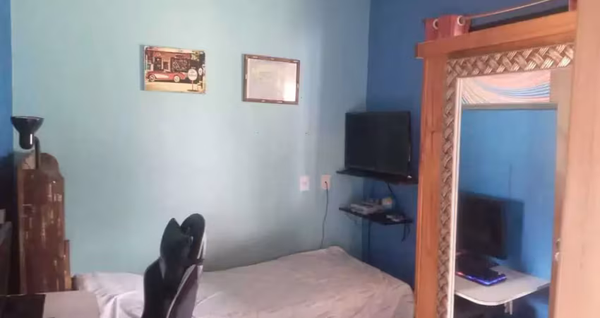 Casa com 4 dormitórios sendo 1 suíte e 5 vagas de garagem aprox. 200m da praia grande penha/sc.