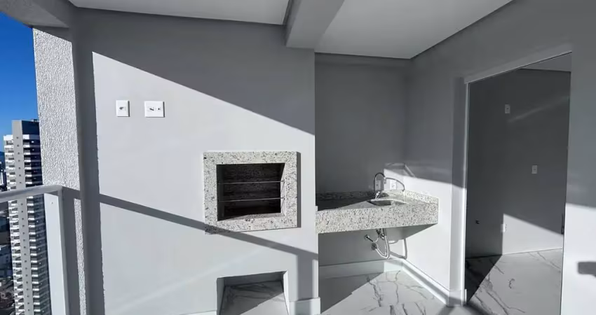 Apartamento com 3 suítes e 3 vagas de garagem no centro itajaí/sc