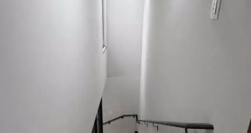 Sobrado mobiliado com 3 dormitórios sendo 1 suíte e 2 vagas de garagem no bairro ressacada em itajaí