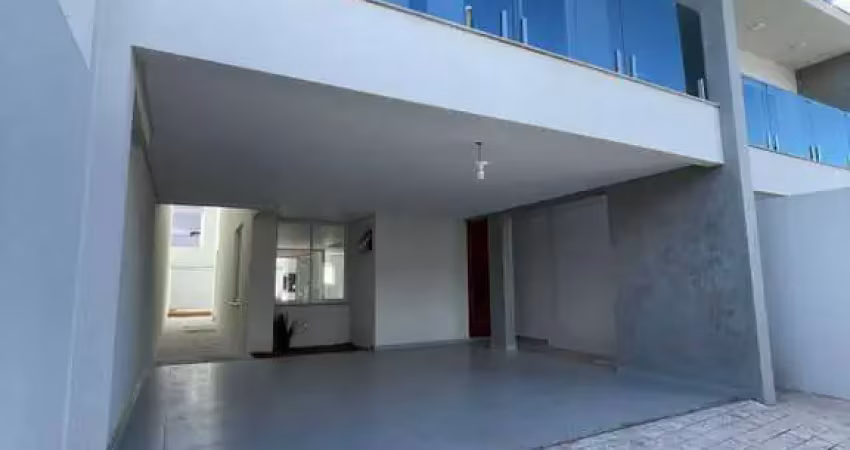 Sobrado alto padrão com 3 suítes e 2 vagas de garagem no bairro são joão em itajaí
