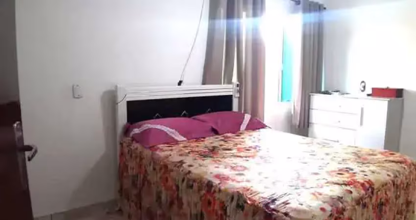 Casa com piscina, 3 dormitórios sendo 1 suíte e 4 vagas aprox. 1 km da praia de armação em penha/sc