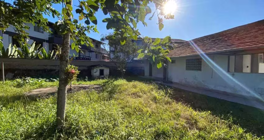 Casa com terreno de 1.017,00 m², 3 dormitórios e 5 vagas no bairro garcia - blumenau/sc