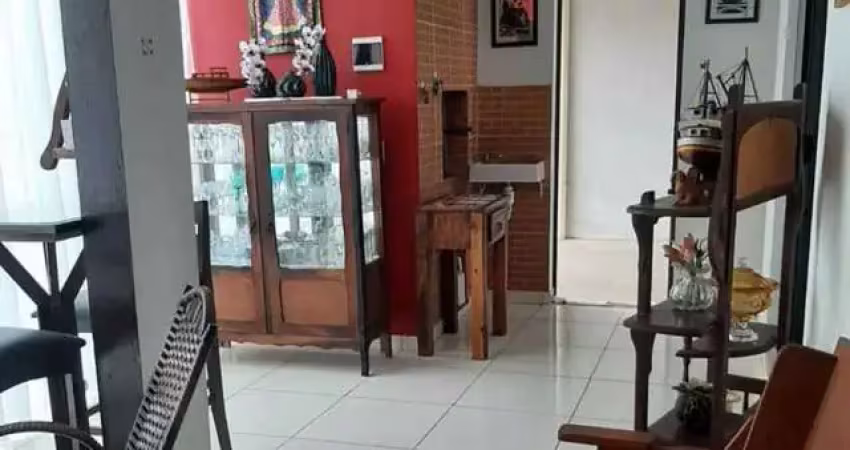 Casa com 3 suítes, área de festas com piscina e 5 vagas aprox. 352m da praia de armação em penha/sc.