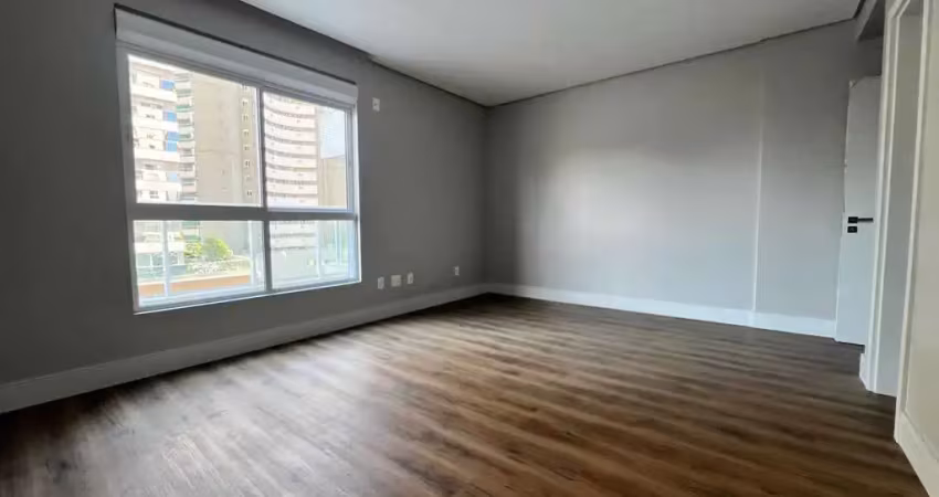 Apartamento diferenciado com 3 suítes e 3 vagas de garagem no bairro fazenda em itajaí- sc