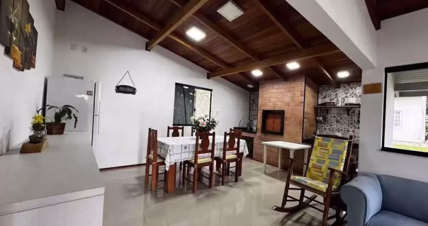 Sítio com ampla casa e lagoa em itajaí com 3 dormitórios sendo 2 suítes e 5 vagas de garagem