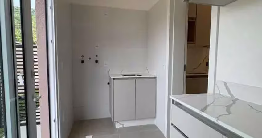 Casa semi-mobiliada no condomínio caledônia com 3 suítes e 4 vagas de garagem em camboriú