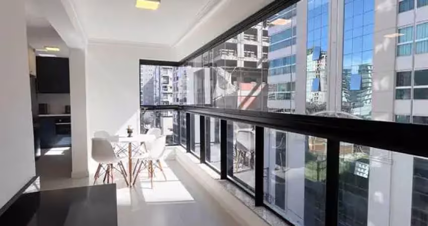 Apartamento mobiliado com 3 suítes e 2 vagas de garagem no bairro perequê em porto belo