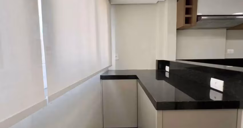 Apartamento frente mar mobiliado com 3 dormitórios sendo 1 suíte e 1 vaga em balneário camboriú