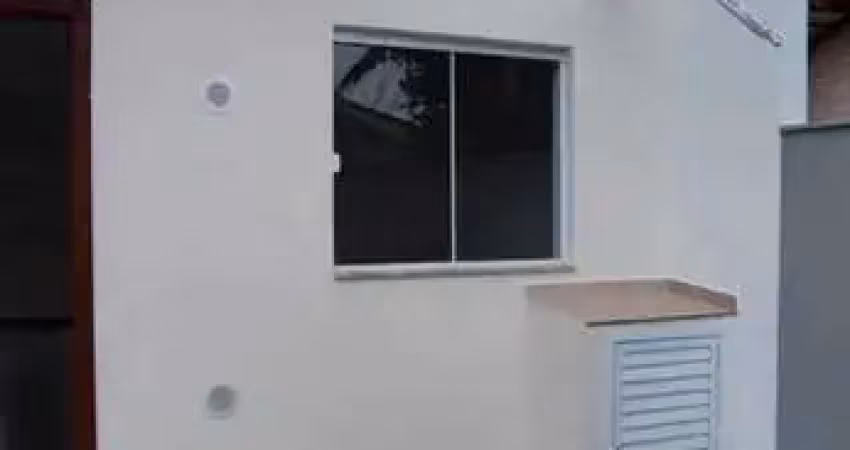 Casa com 2 dormitórios sendo 1 suíte e 1 vaga na garagem em navegantes.