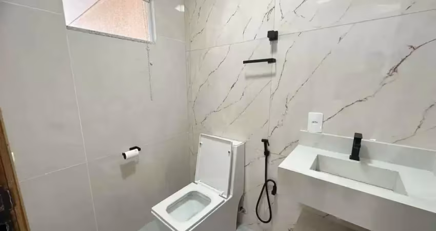 Casa com 3 dormitórios sendo 1 suíte e 1 vaga de garagem no itacolomi em balneário piçarras/sc