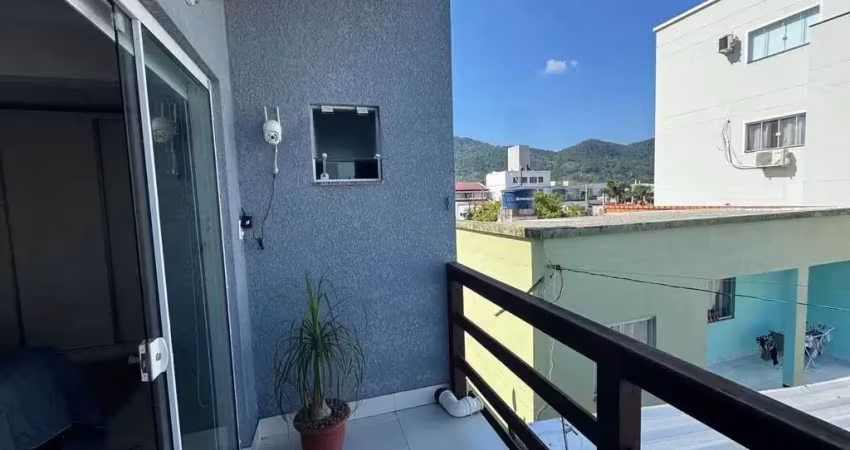 Sobrado com 2 dormitórios sendo 1 suíte e 1 demi, 2 vagas - rio pequeno em camboriú