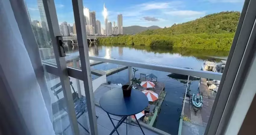 Apartamento com 2 dormitórios reformado e mobiliado com linda vista em balneário camboriú