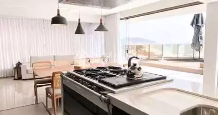 Cobertura duplex beira-mar com 4 suítes e 2 vagas de garagem em penha