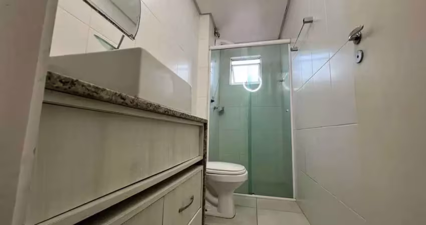 Apartamento em condomínio com 2 dormitórios sendo 1 suíte e 1 vaga de garagem em itajaí/sc