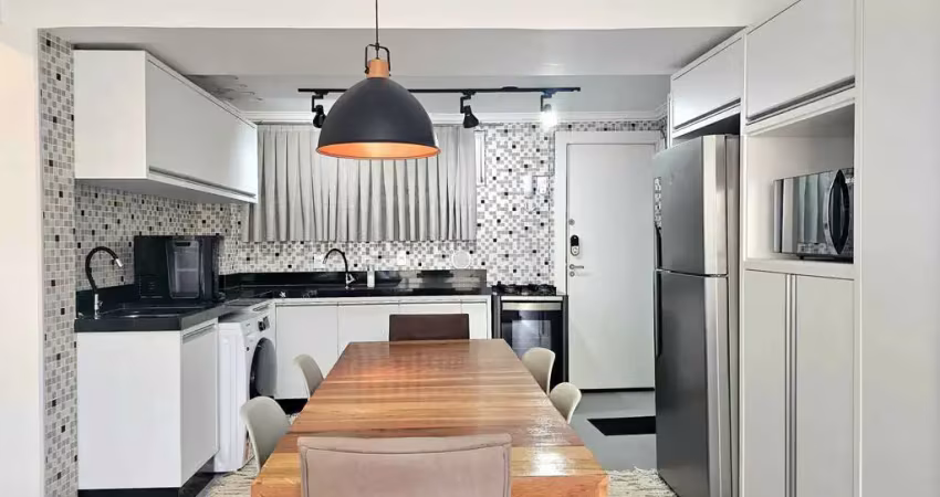 Apartamento mobiliado com 2 dormitórios e 1 vaga  na avenida atlântica em balneário camboriú
