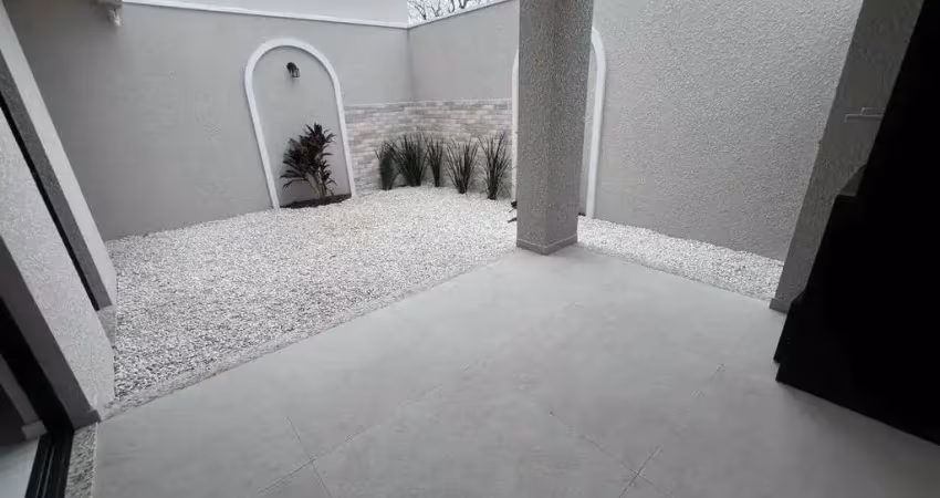 Belíssimo sobrado alto padrão de acabamento com 3 suítes e 2 vagas no centro de itajaí