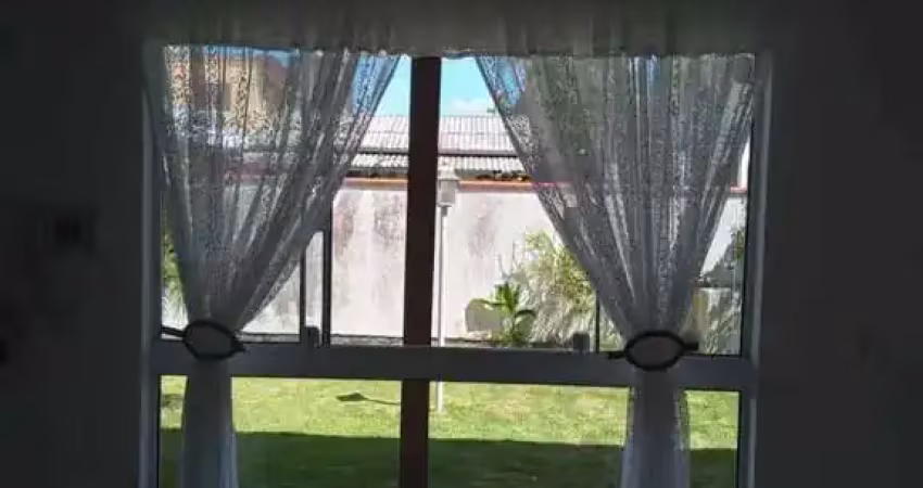 Casa com 2 dormitórios e garagem coberta para 2 carros em balneário perequê