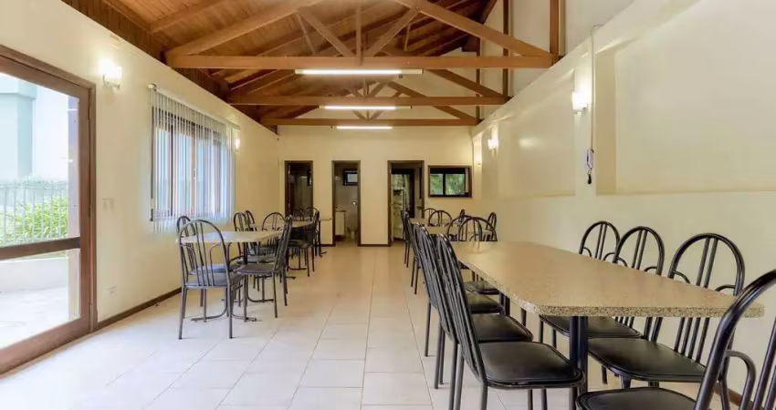 Casa mobiliada em condomínio fechado com 3 dormitórios sendo 1 suíte e 4 vagas em curitiba